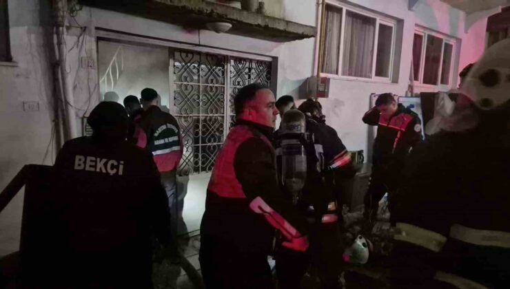 Bartın’da 4 katlı apartmanda yangın paniği: 2 kişi dumandan etkilendi