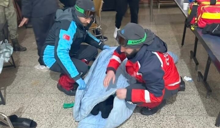 Başkale’de hipotermi şüphesi olan 2 göçmen kurtarıldı