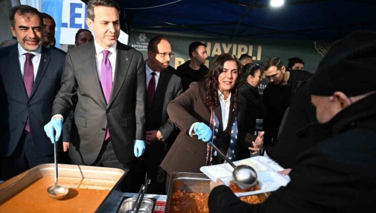 Başkan Çerçioğlu, Bakan Bayraktar ile birlikte iftarda vatandaşlarla bir araya geldi