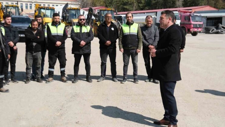 Başkan Dökmeci’den yüzleri güldüren bayram ikramiyesi