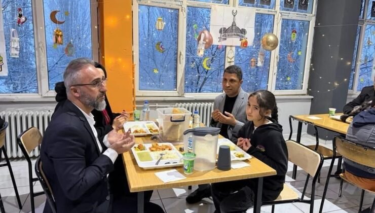 Başkan Durak öğrencilerle iftar açtı