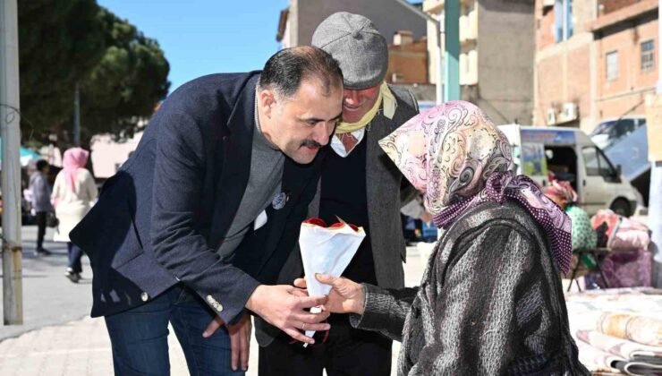 Başkan Kara’dan emekçi kadınlara ve sağlık çalışanlarına çiçek