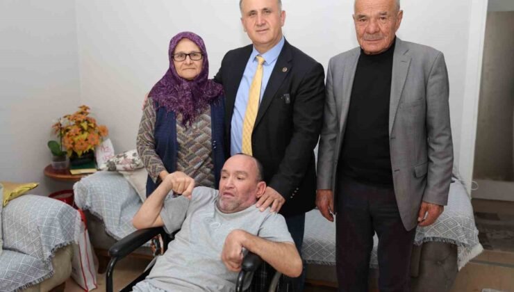 Başkan Kaya engelli İskender’in isteğini yerine getirdi