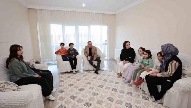 Başkan Özdemir’den çat kapı ziyaret