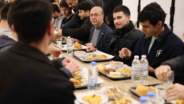 Başkan Pekyatırmacı: “Öğrencilerimizin her zaman yanında olmaya devam edeceğiz”