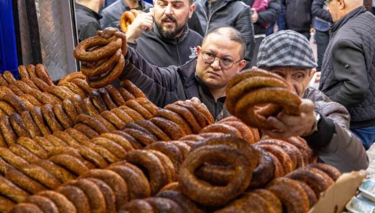 Başkan Tugay bayram namazında Bucalılarla buluştu