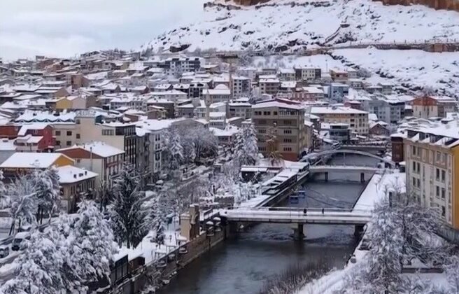 Bayburt kar yağışıyla beyaza büründü