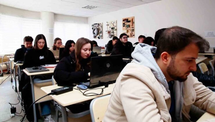 Bayburt Üniversitesi’nde “Türkiye Siber Vatan Programı” eğitimi başladı