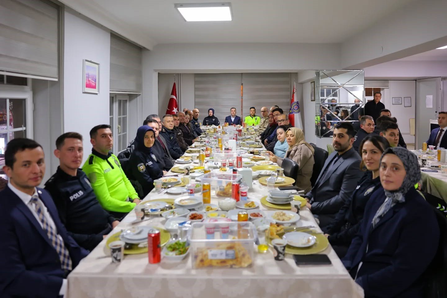 Bayburt Valisi Eldivan, emniyet personeliyle iftar programında buluştu