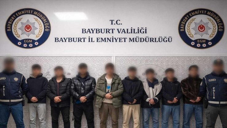Bayburt’ta 8 düzensiz göçmen ile 3 şüpheli yakalandı