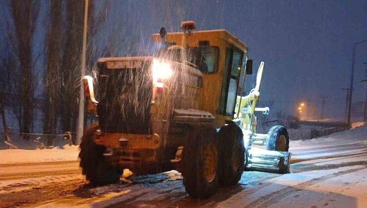 Bayburt’ta karla mücadele çalışmaları sürüyor