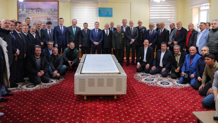 Bayburt’ta mahalle odasında bayramlaşma programı düzenlendi