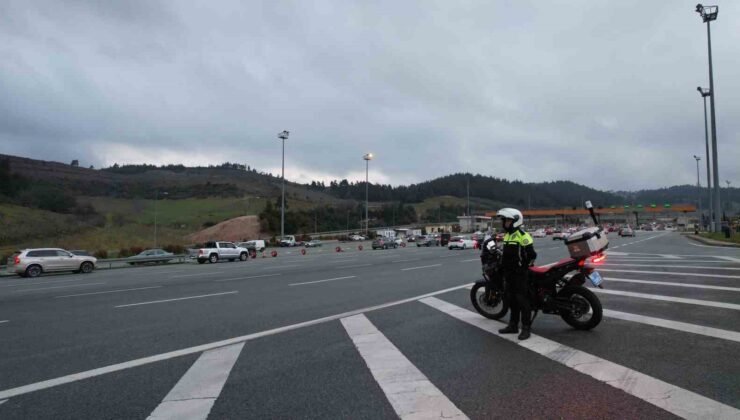 Bayram dönüşü Bursa otoyolunda yoğunluk: İstanbul istikametinde trafik yavaşladı
