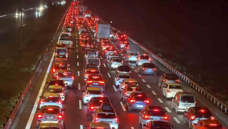 Bayram göçü sürüyor: Düzce’de trafik durma noktasına geldi