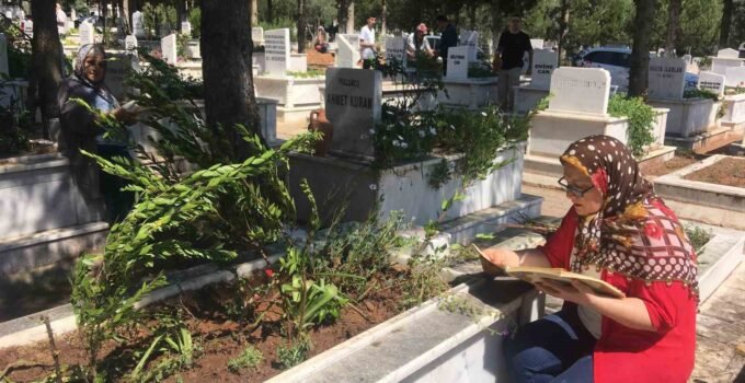 Bayramın ilk günü mrzarlıklarda yoğunluk