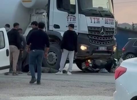 Beton mikseriyle çarpışan motosikletin sürücüsü yaralandı