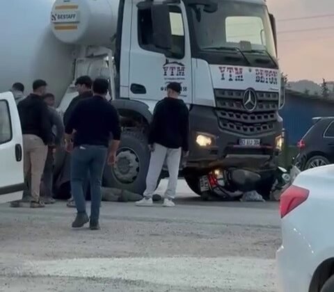 Beton mikseriyle çarpışan motosikletin sürücüsü yaralandı