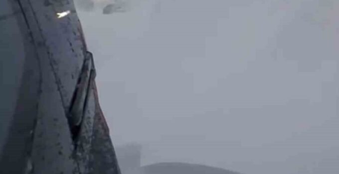 Bingöl’de tipi nedeniyle mahsur kalan araçlar kurtarıldı