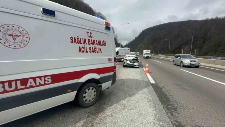 Bolu Dağı Tüneli’nde otomobille kamyonet çarpıştı: 2’si çocuk 4 yaralı