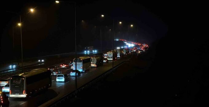 Bolu geçişinde bayram trafiği kilit