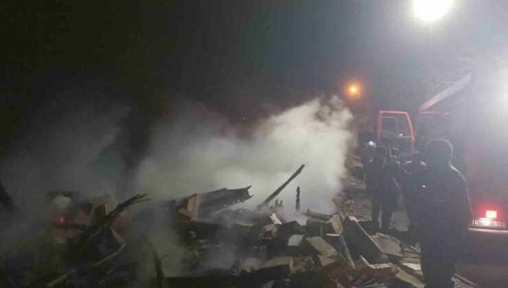 Bolu’da tek katlı ev küle döndü