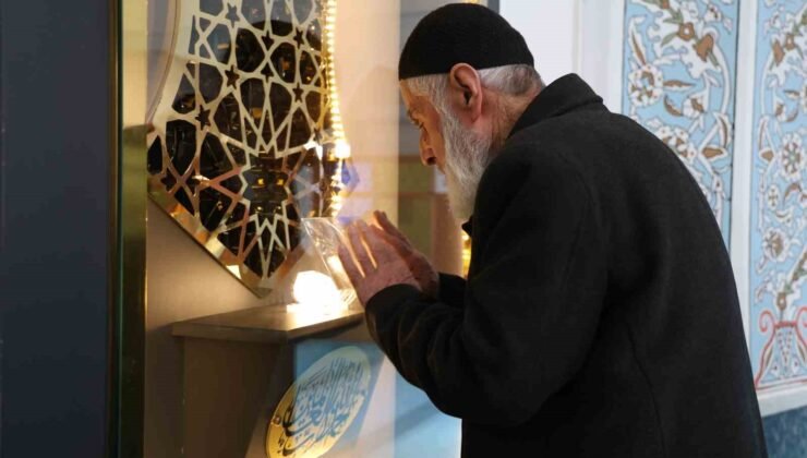 Bu camide Peygamber Efendimiz ’in Sakal-ı Şerifi her gün ziyarete açık
