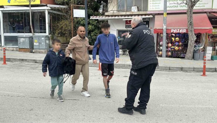 Burdur’da 2 genç tanımadığı bir kişi tarafından bıçaklandı