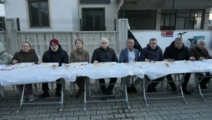Burhaniye’ de toplu iftar geleneği devam ediyor