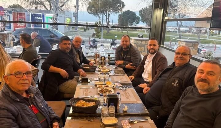 Burhaniye’de bağımsız meclis üyeleri basına iftar verdi