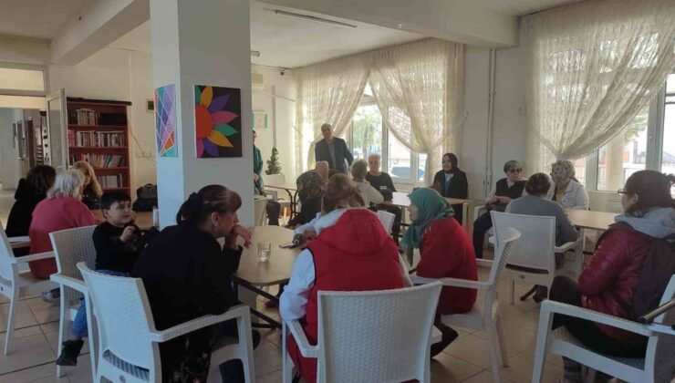 Burhaniye’de huzurevindeki yaşlıları sevindirdiler