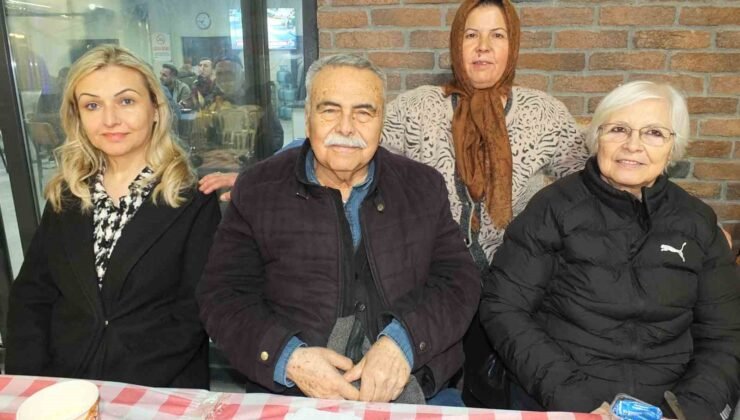 Burhaniyeli kadın muhtar 50 yıl sonra ilkokul öğretmenini ağırladı