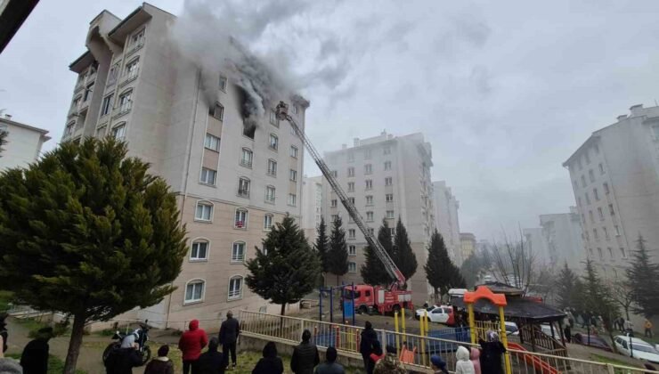 Bursa’da 8 katlı binada yangın