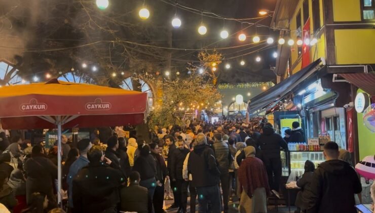 Bursa’da sahur kuyruğu kilometreyi aştı Tahanlı pide ve simit için izdiham