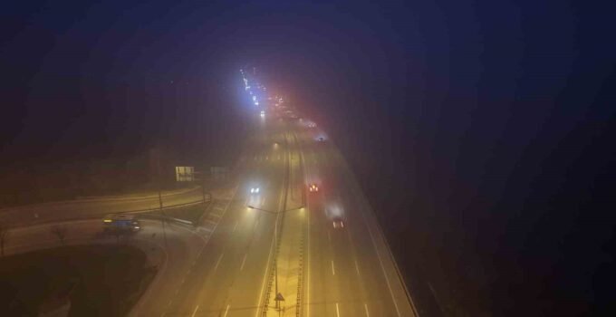 Bursa’da sis: Mudanya yolunda görüş mesafesi düştü