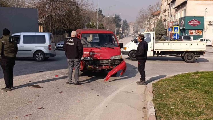 Bursa’da trafik kazası: 3 yaralı