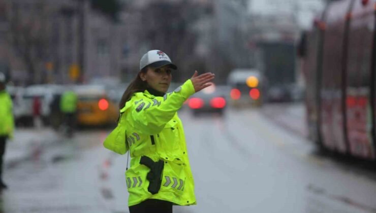 Bursalılar bayram namazında Ulu Cami’ye akın etti