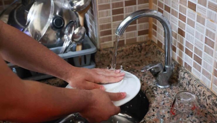 Büyükşehir Belediyesi’nin üniversite öğrencilerine “Can Suyu” desteği sürüyor