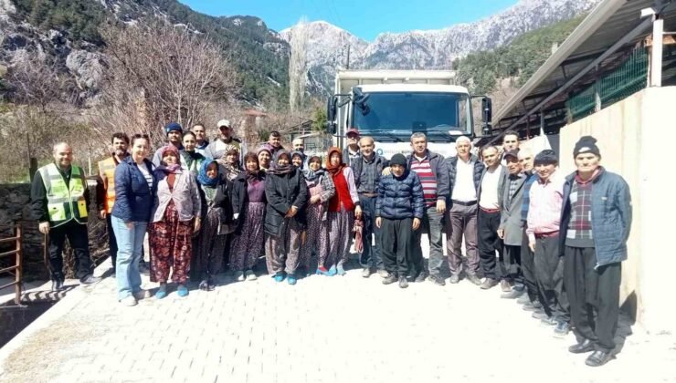 Büyükşehir’den üreticilere ipekböceği besleme tablası desteği