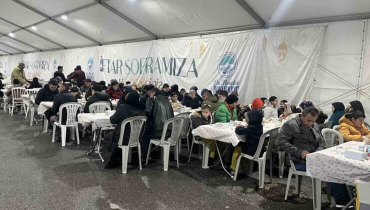Büyükşehirin iftar sofraları gönüllere dokunuyor