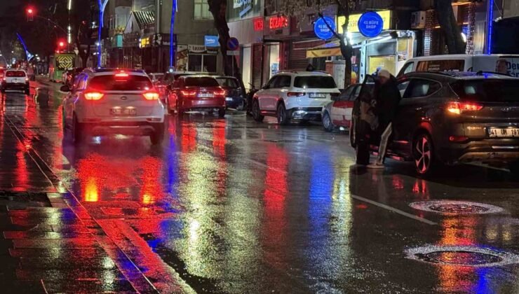 Cadde ortasında dehşet anları: Tekme ve yumruklara feci şekilde darbedildi