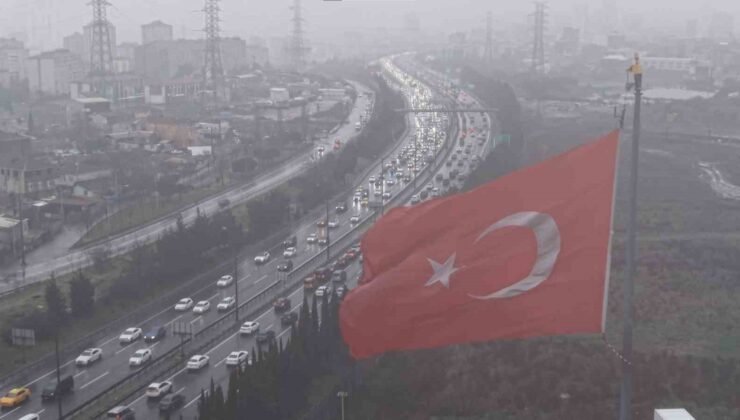 Çamlıca Gişeleri’nde dönüş yoğunluğu havadan görüntülendi