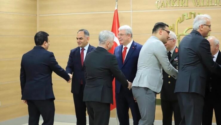 Çankırı’da protokol ile vatandaşlar bayramlaştı