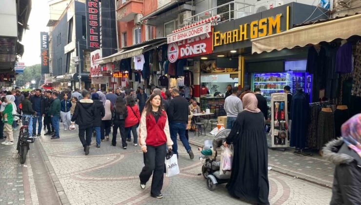Çarşı ve sokaklarda bayram yoğunluğu