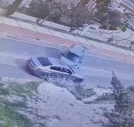 Çeşme’de kaza yapan sürücüye yumruklu saldırı kamerada