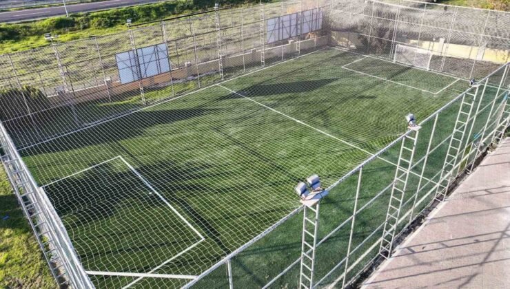 Çeştepe’deki halı saha yeniden hizmete açıldı