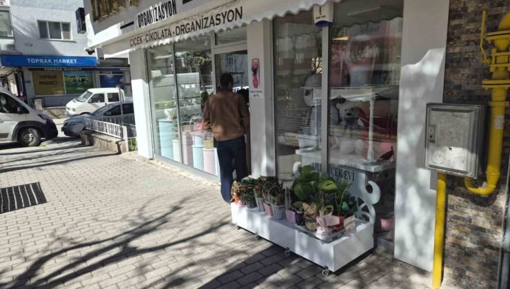 Çiçek hırsızlığına esnaftan ’ince’ sitem: “İsteseydi hediye ederdik”