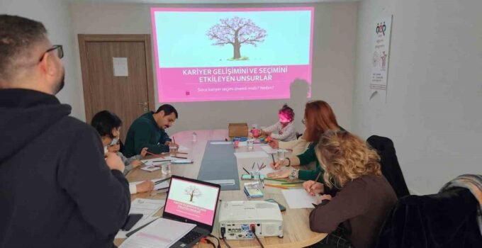 Çiftler saygılı bir evliliğe, aileler çocuklarını görmeye ve duymaya hazırlanıyor