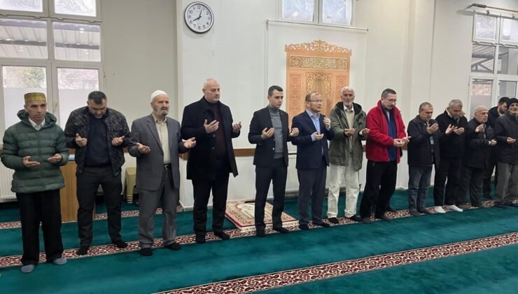 Çilimli’de bayram coşkusu yaşandı dualar edildi bayramlaşıldı