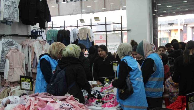 Cizre’de “Yetim Gülerse Cizre Güler” Projesi