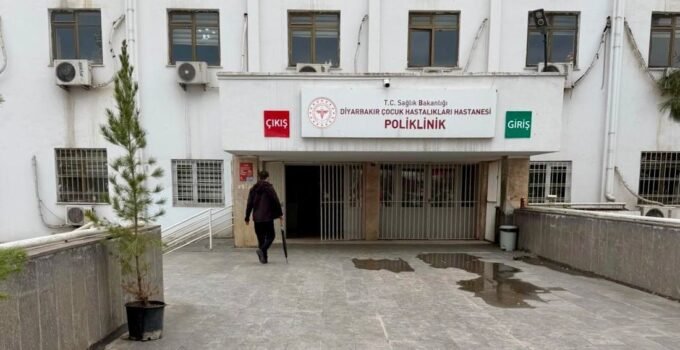 Çocuk Hastalıkları Hastanesinde bayramda örnek uygulama